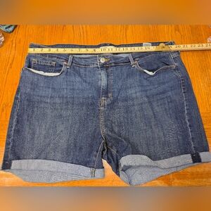 Levi's Signature Women's Mid Rise Denim Shorts Plus Size 20 (W35) Stretch Cuffed